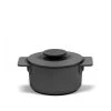 Serax Cocottes Cocotte Surface Fonte Noire D15cm 1L 2 Serax Cocottes Cocotte Surface Fonte Noire D15cm 1L -Accessoires de cuisson Soldes cocotte surface fonte noire d15cm 1l