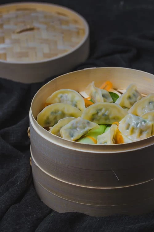 World Of Flavours Casseroles Panier Vapeur à 2 Niveaux En Bambou Marron 4 World Of Flavours Casseroles Panier Vapeur à 2 Niveaux En Bambou Marron – Image 3