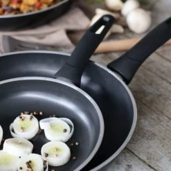 Menastyl Casseroles Set De 3 Pièces Poêles En Aluminium 20, 24 Et 28cm Tous Feux -Accessoires de cuisson Soldes set de 3 pieces poeles en aluminium 20 24 et 28cm tous feux 3